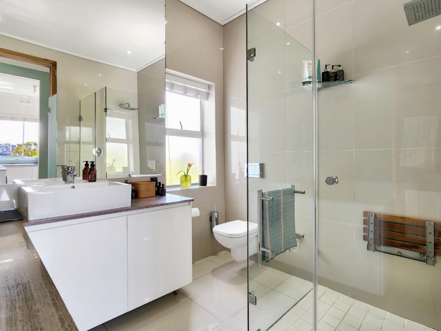 1 Bedroom Property for Sale in Sea Point Western Cape